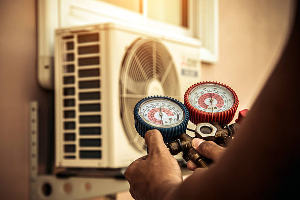 Professional Hvac Maintenance technician working in Washington Navy Yard, DC